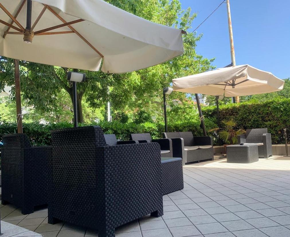 ריצ'יונה Hotel Villa Platani מראה חיצוני תמונה