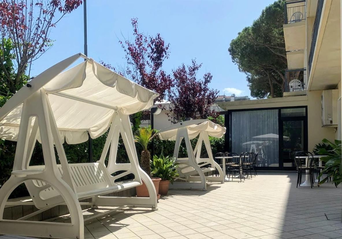 ריצ'יונה Hotel Villa Platani מראה חיצוני תמונה