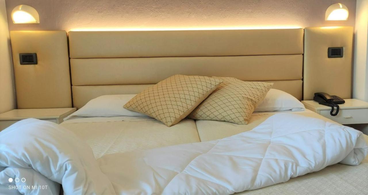 ריצ'יונה Hotel Villa Platani מראה חיצוני תמונה