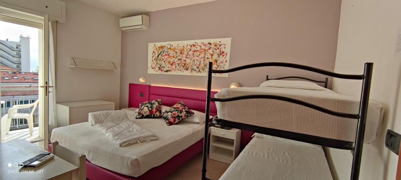 ריצ'יונה Hotel Villa Platani מראה חיצוני תמונה