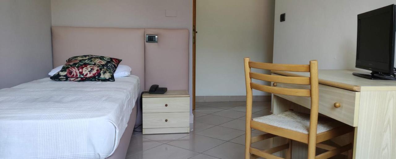 ריצ'יונה Hotel Villa Platani מראה חיצוני תמונה