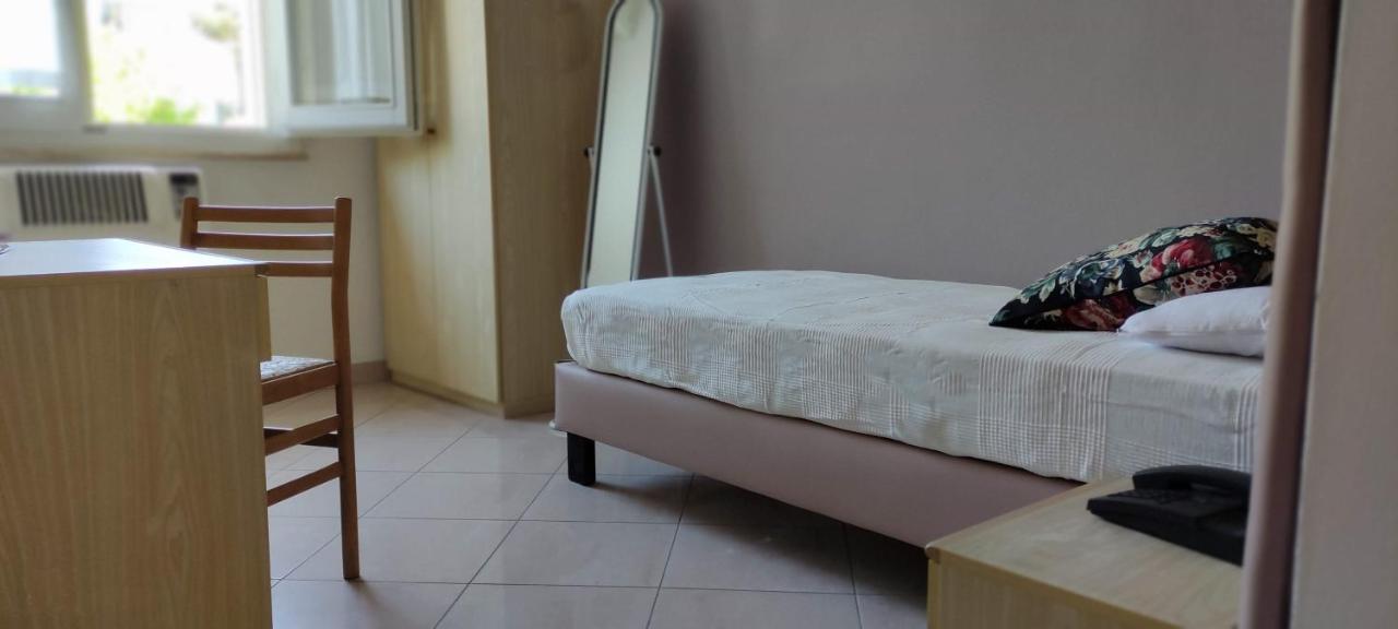 ריצ'יונה Hotel Villa Platani מראה חיצוני תמונה