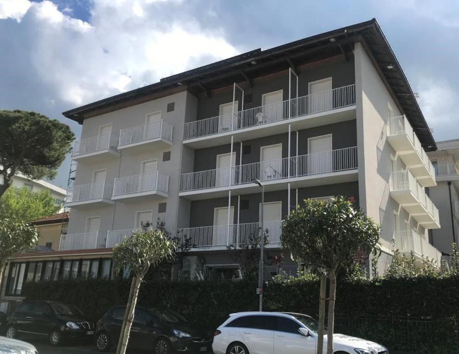 ריצ'יונה Hotel Villa Platani מראה חיצוני תמונה