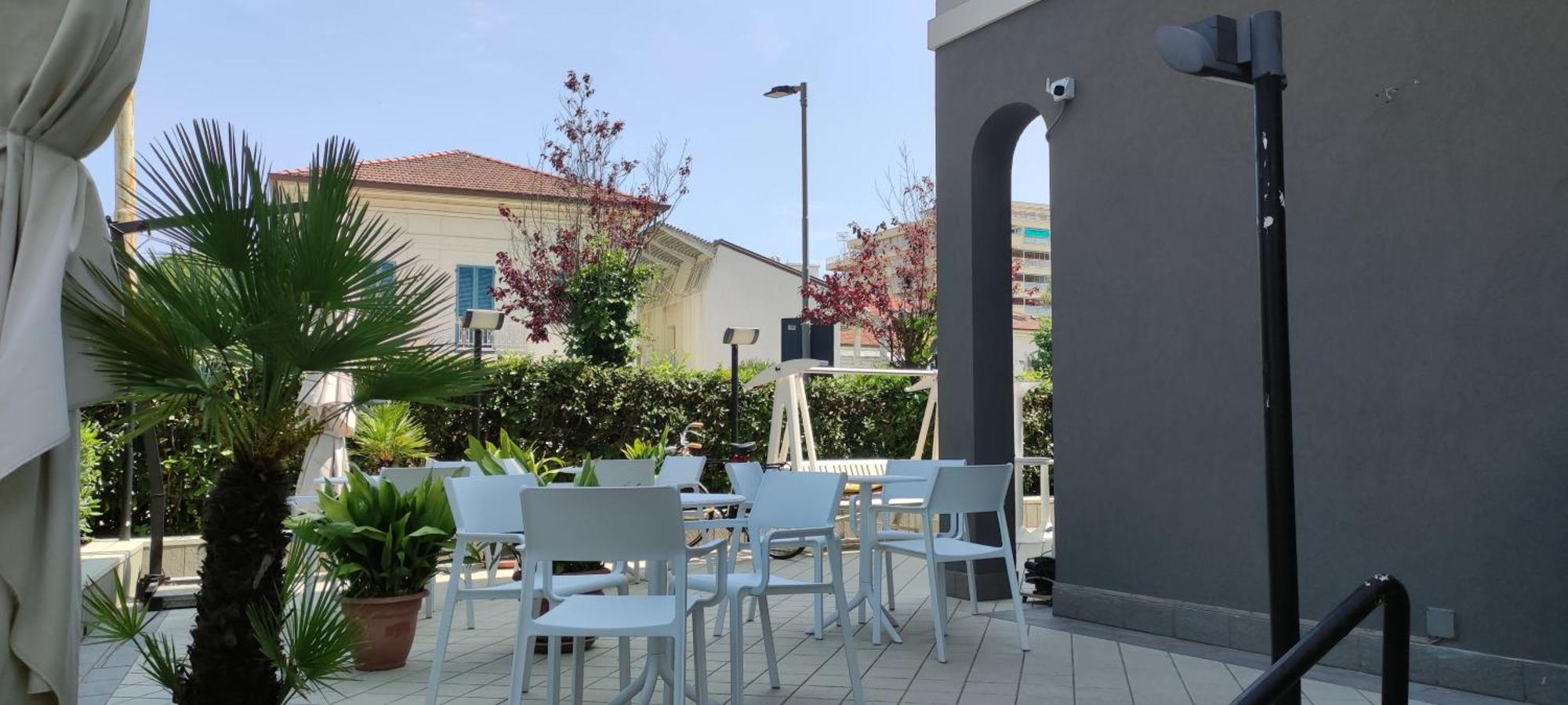 ריצ'יונה Hotel Villa Platani מראה חיצוני תמונה